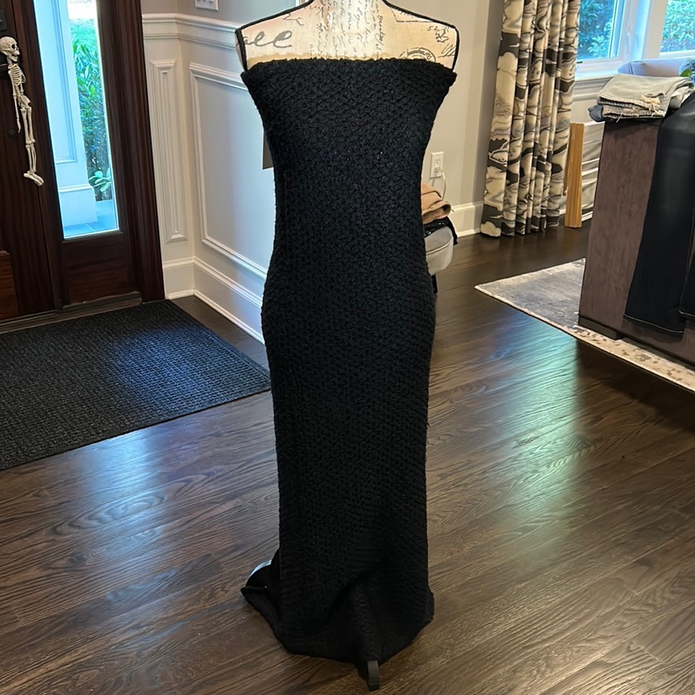 Black pull up strapless trois knit dress